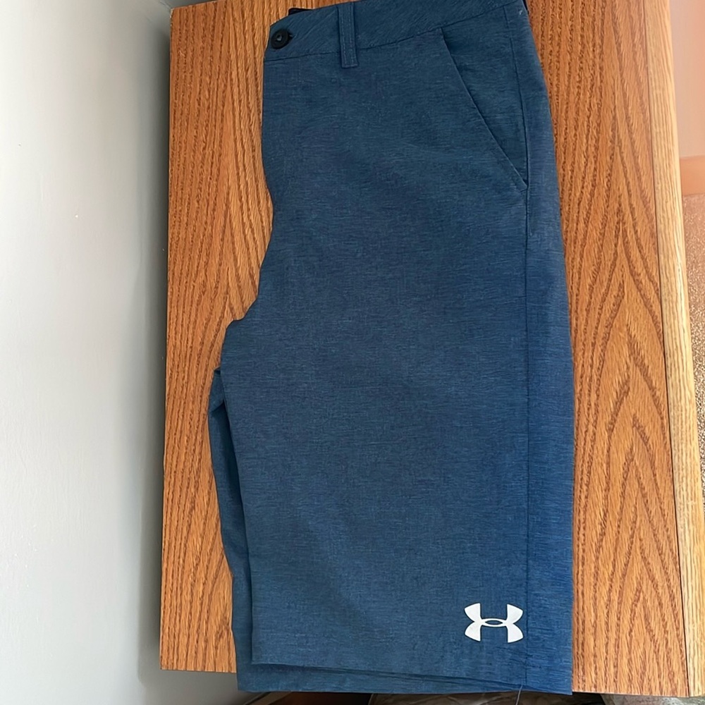 UNDER ARMOR boys shorts